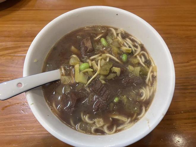 新秀面馆 · 酸菜牛肉面
