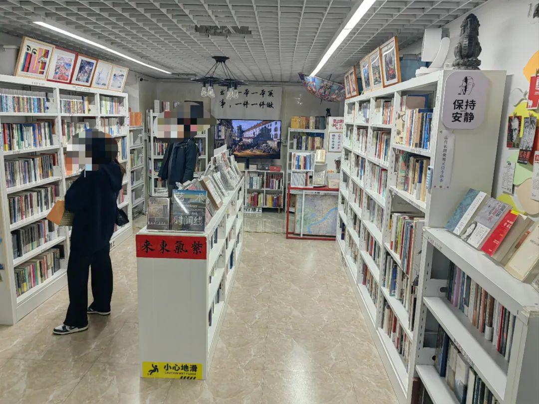 喧嚣事书店 · 店内新书