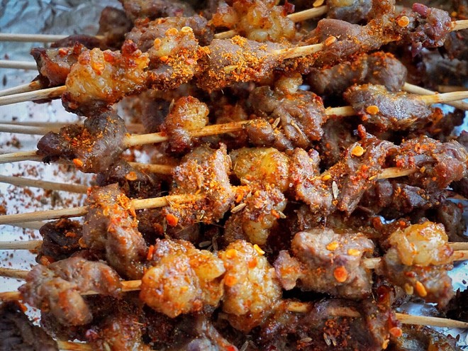 一个串说烧烤·龙虾 · 现串羊肉串